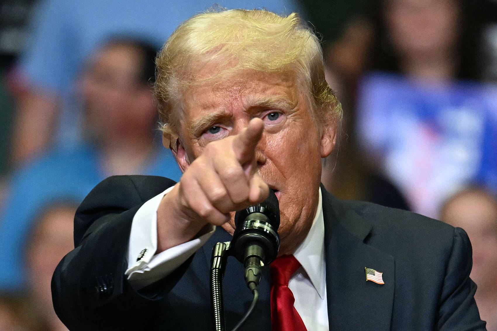 叙利亚央行被盗<strong></p>
<p>债券在途交易市场</strong>，总统府遭洗劫！特朗普发声了！美官员：美国将继续在叙利亚驻军