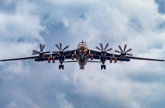 俄图95轰炸机<strong></p>
<p>债券在途交易市场</strong>，出现在中国上空？普京很开心，能看到这一幕