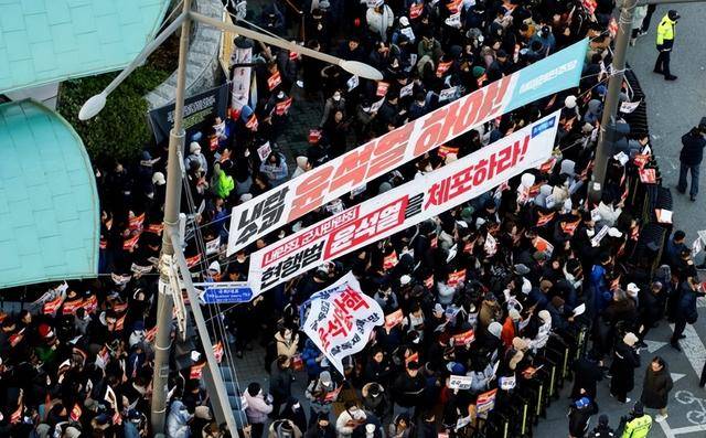 弹劾尹锡悦动议破产<strong></p>
<p>债券在途交易市场</strong>，韩国执政党耍无赖：人不交、总统权力也不交