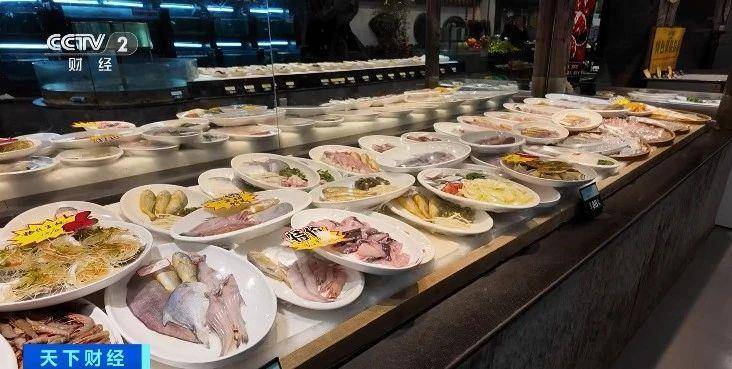 火热<strong></p>
<p>债券在途交易市场</strong>!年夜饭价格普遍下调 除夕午餐预订量也“爆单”