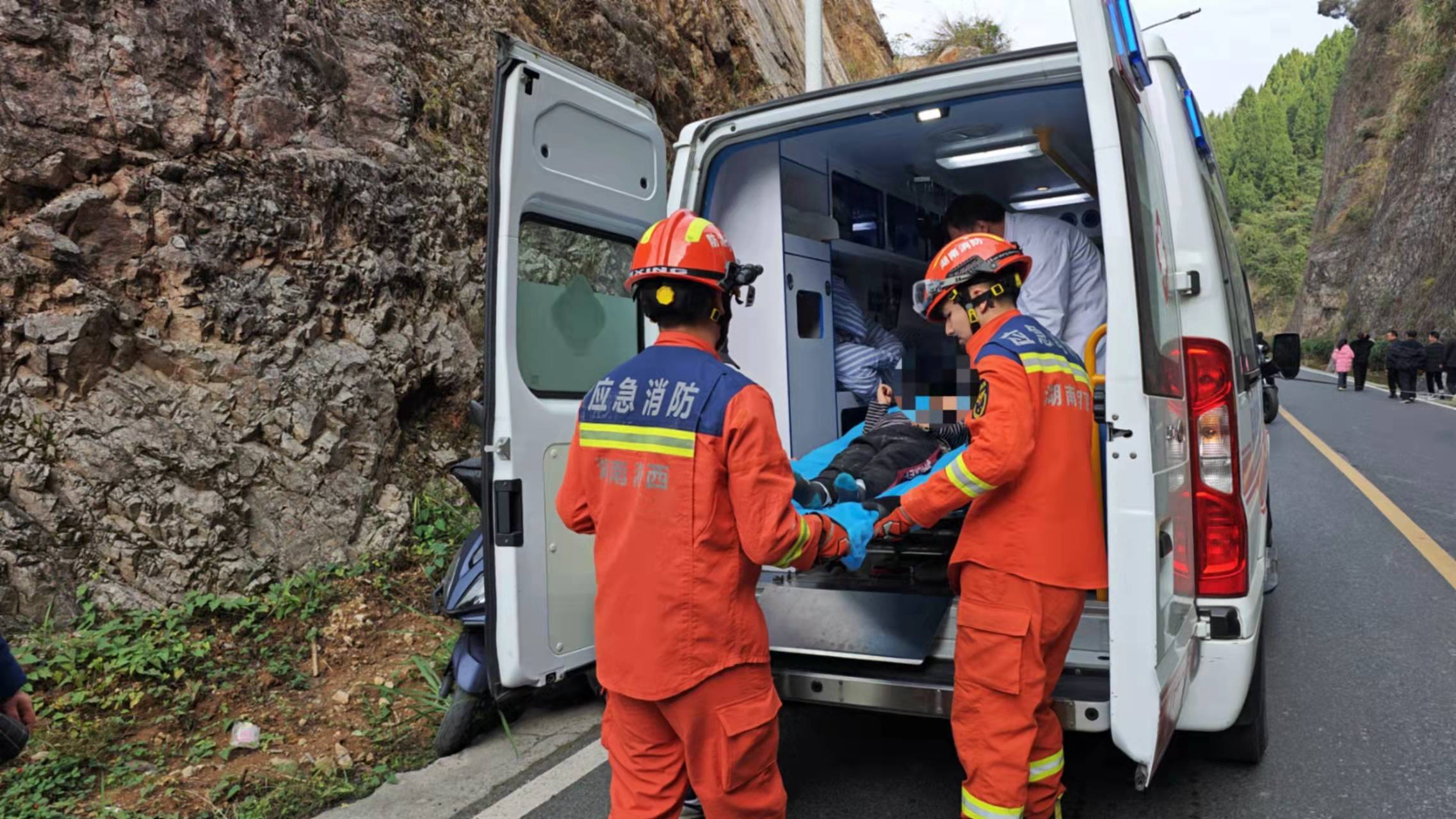 奇迹！湘西6岁男孩滑下40米高悬崖<strong></p>
<p>债券在途交易市场</strong>，找到时还能说话！救援人员分析生还原因