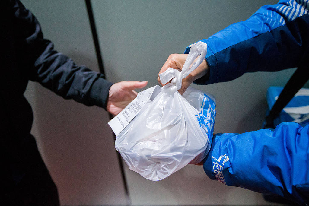 二孩妈妈四线小城送外卖<strong></p>
<p>货币互换的风险有哪些</strong>，一天跑9小时算是打零工