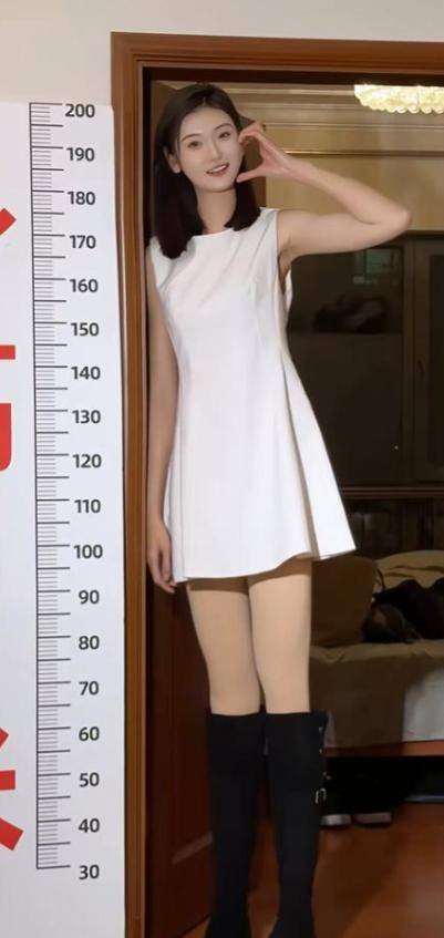 女孩身高2米26貌美如花<strong></p>
<p>货币互换的风险有哪些</strong>，妈妈天天发愁：白长这么漂亮，没人敢追