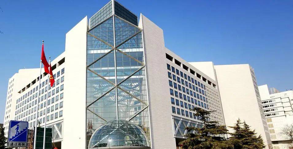 美国财政部长再放狠话：制裁中国银行在即<strong></p>
<p>加密货币量化交易</strong>，拜登离任前或上演终极对决