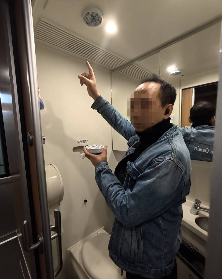 男子为了在动车抽烟防止被查<strong></p>
<p>加密货币量化交易</strong>，竟把烟雾报警器给拆了！铁警：拘留