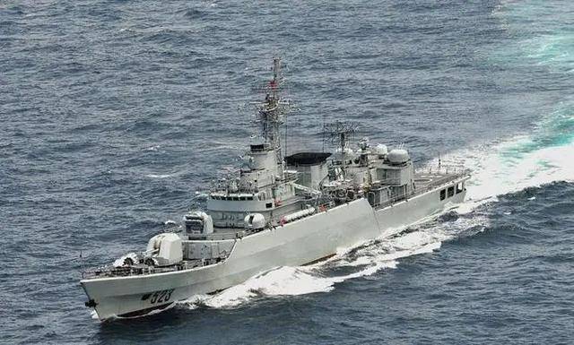 两岸军舰对峙<strong></p>
<p>加密货币量化交易</strong>,解放军为何只出动二三线战舰?对台湾而言答案扎心