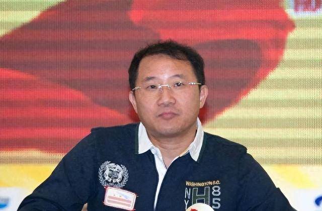 富商周旭辉<strong></p>
<p>币圈inchat</strong>，44岁娶小12岁女星童蕾，获刑3年后，妻女过得如何？