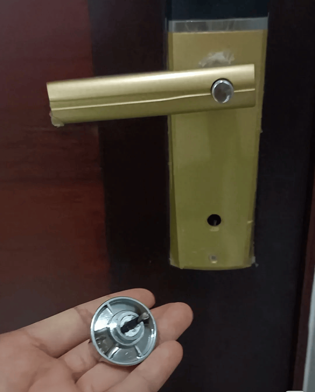 云南3名女生因门锁损坏被困民宿<strong></p>
<p>inchat币应</strong>，错过考研最后一科！最新回应