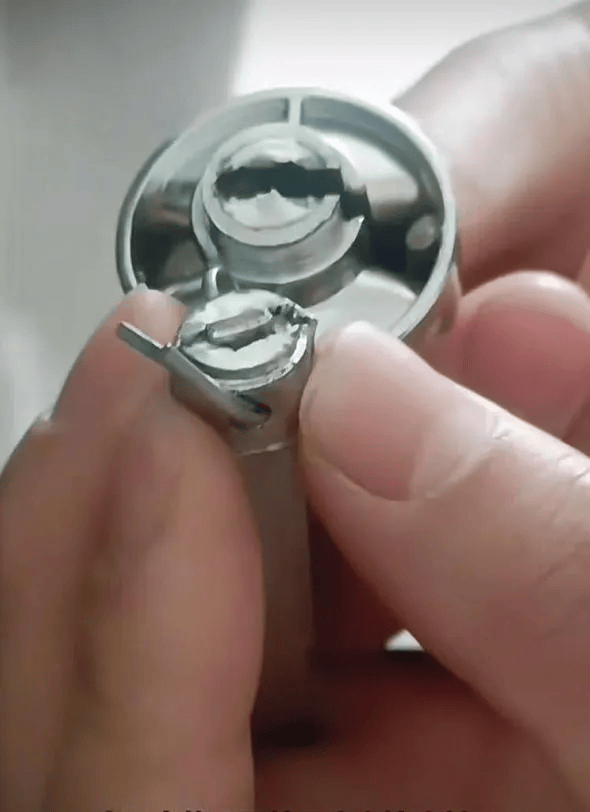 云南3名女生因门锁损坏被困民宿<strong></p>
<p>inchat币应</strong>，错过考研最后一科！最新回应