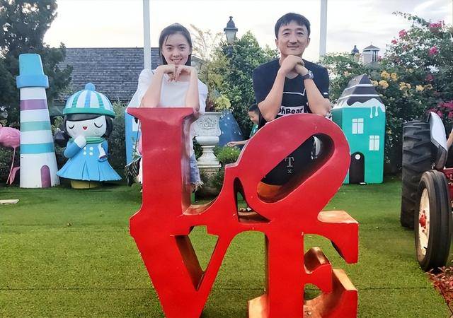 他是知名演员<strong></p>
<p>inchat币应</strong>，40岁二胎得女，41岁突然离世将悲痛留给妻子与儿女