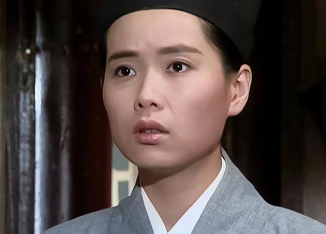 曝61岁叶童香港行生图<strong></p>
<p>炒币书籍网盘下载</strong>，身材干瘪脸上画大浓妆，多人追着索要签名