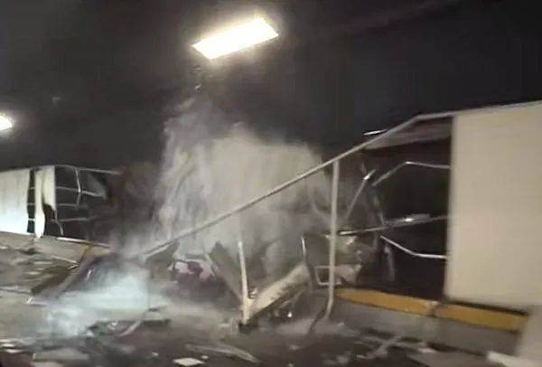 突发!网传上海一隧道被汽车撞漏水<strong></p>
<p>炒币书籍网盘下载</strong>,最新回应