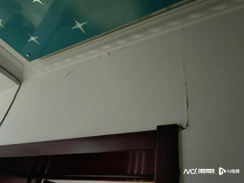 连线银川4.8级地震亲历者：家里墙裂了在室外避险<strong></p>
<p>可转换债券交易规则</strong>，气温低