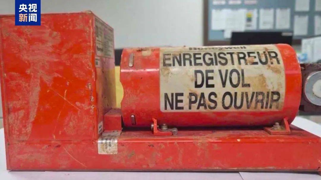 韩国空难机长最后动作曝光<strong></p>
<p>香港电子交易货币</strong>，“他可能一直紧握操纵杆坚持到了最后”！涉嫌职务过失致死，涉事航司高管被禁止出国！调查中飞机残骸再次起火