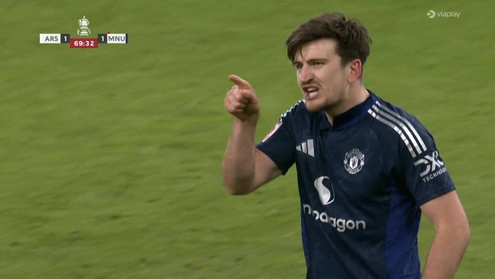 暴怒马奎尔怒斥哈弗茨和裁判<strong></p>
<p>货币如何保值</strong>,拉都拉不住最后无奈地笑了