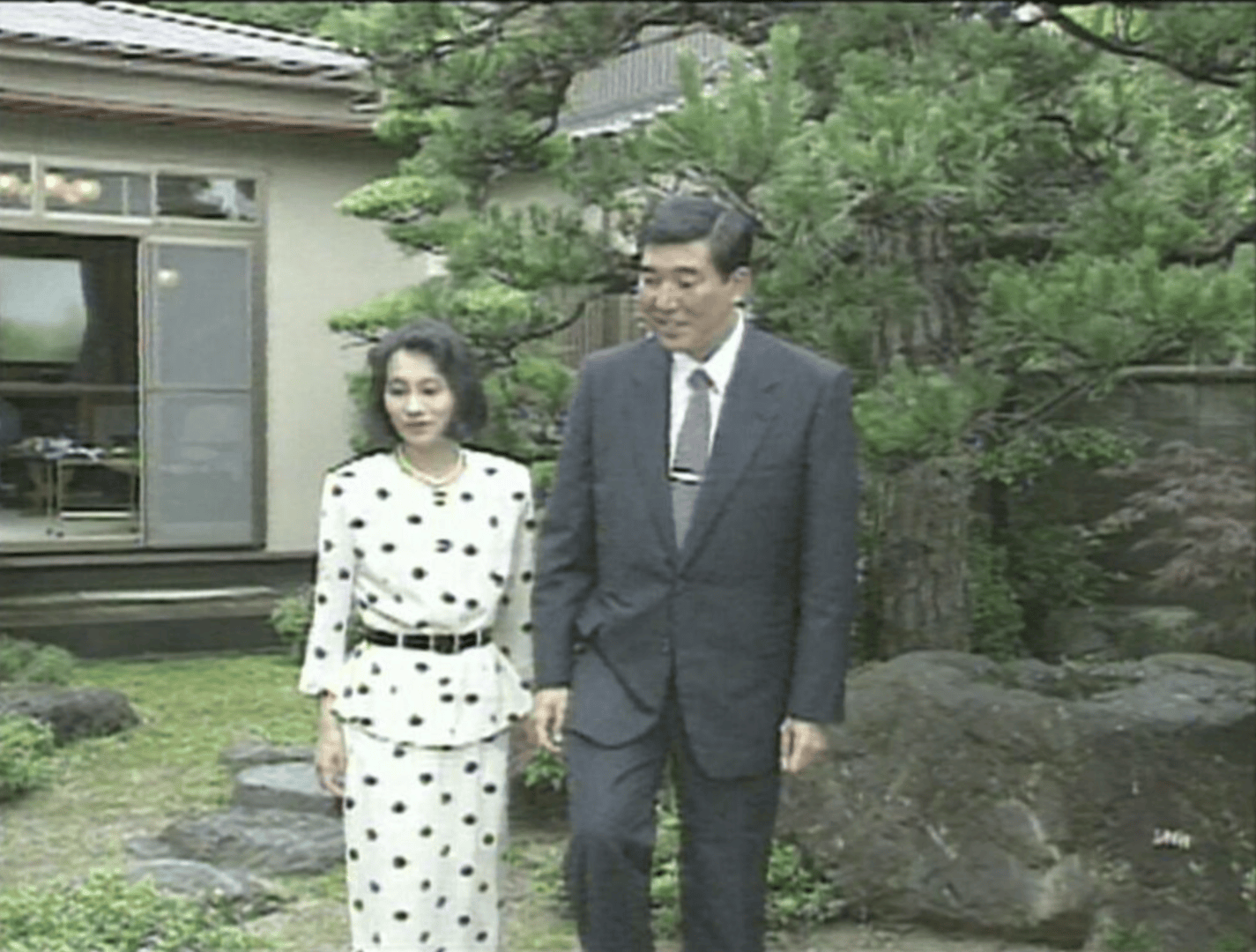 日本“第一夫人”外交首秀引关注：比丈夫人气更高<strong></p>
<p>如何对冲货币贬值</strong>，在大学校园一见钟情