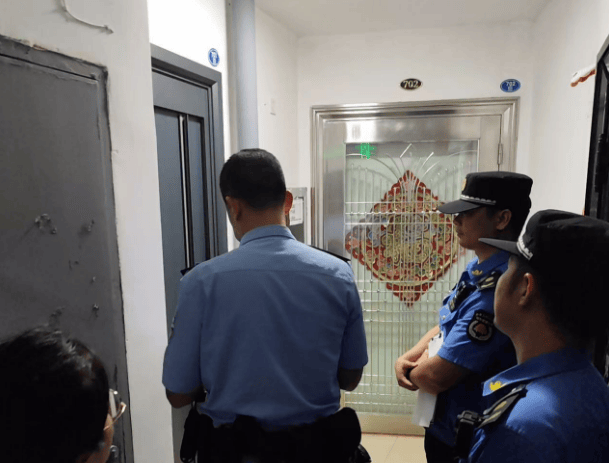 “太恶心了<strong></p>
<p>如何炒币</strong>！”楼上邻居将饭厅位置改成厕所……