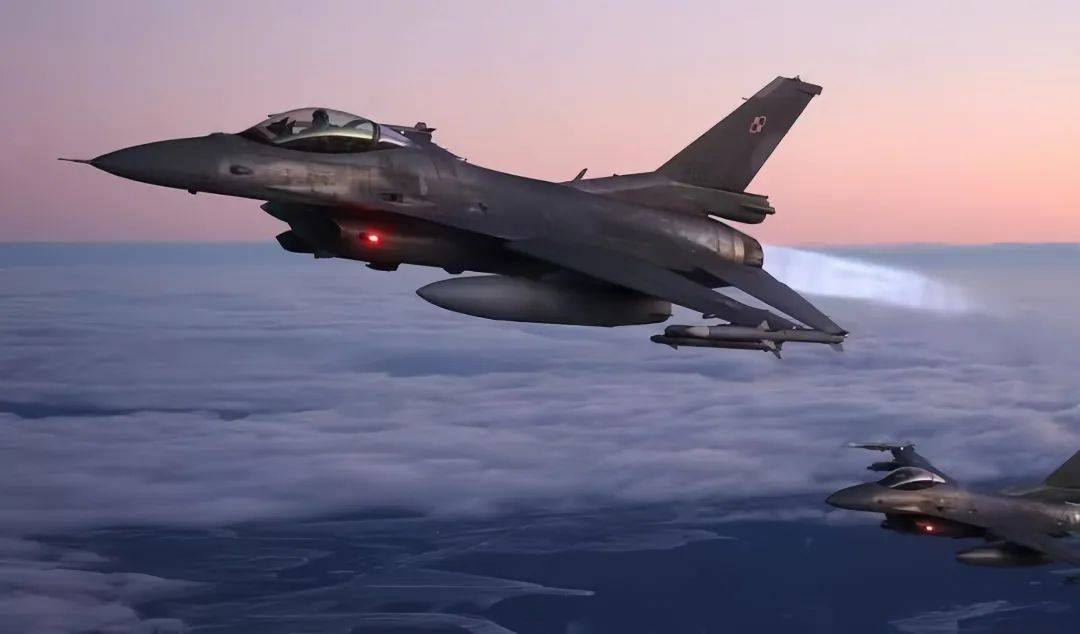 惊天一击：俄军深夜导弹精准斩首<strong></p>
<p>炒币是如何运作的</strong>，乌克兰F-16教官无处可逃，西方庇护瞬间崩塌