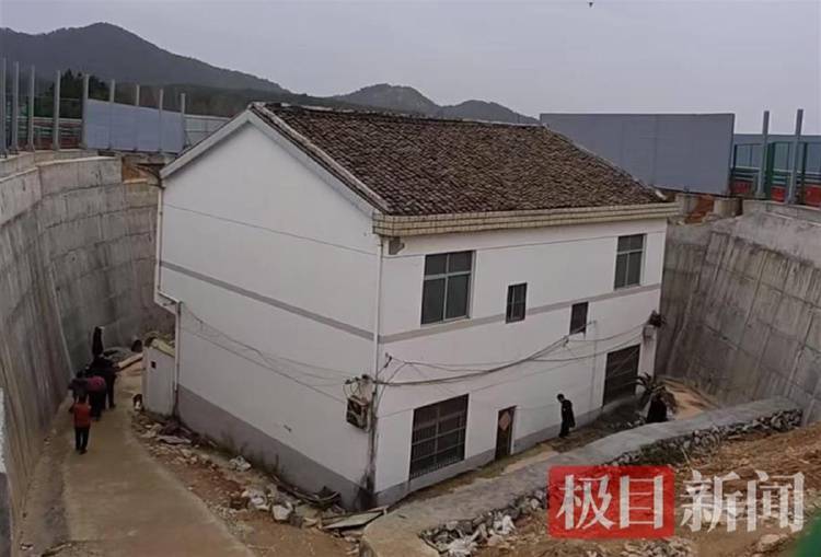 “没料到政府宁可多花钱让公路改道”<strong></p>
<p>如何进入币圈</strong>,江西“最强钉子户”独守孤房