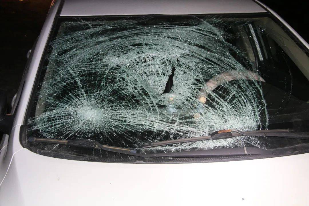 内蒙古:“砰”的一声巨响<strong></p>
<p>如何在币圈发币</strong>,轿车撞上了行人!悲剧发生只因司机的一个行为……