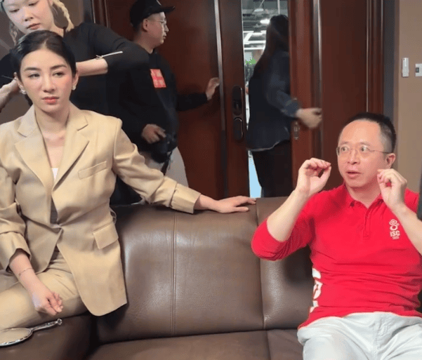 周鸿祎回应参演的短剧辣眼睛:黄奕诱惑<strong></p>
<p>如何利用行业消息去炒币</strong>我的剧情是DeepSeek设计的