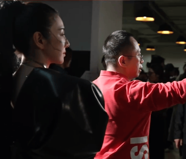 周鸿祎回应参演的短剧辣眼睛:黄奕诱惑<strong></p>
<p>如何利用行业消息去炒币</strong>我的剧情是DeepSeek设计的