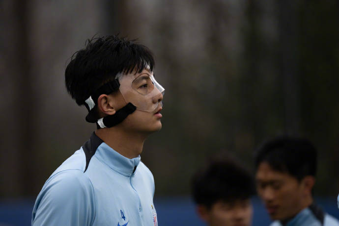 国足怎么办<strong></p>
<p>如何买林奇币</strong>？申花官方确认蒋圣龙骨折 两轮连伤两大中卫