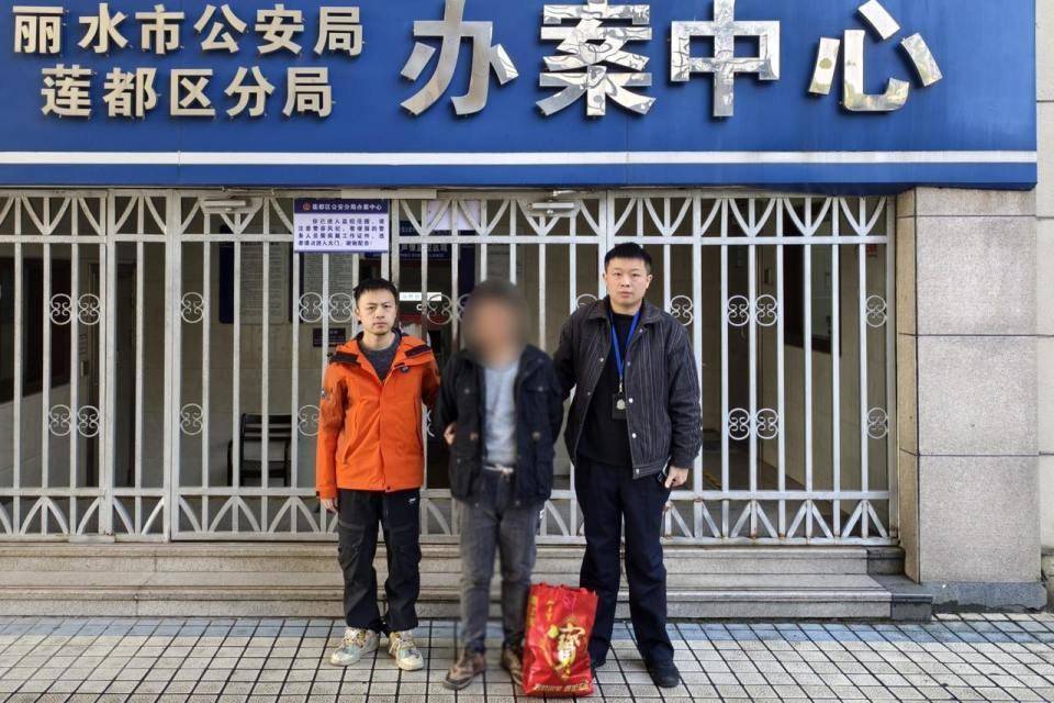 海拔900多米<strong></p>
<p>云币网如何炒币</strong>，嫌疑人竟连夜爬七八个小时山潜逃！蓝某已被依法采取刑事强制措施