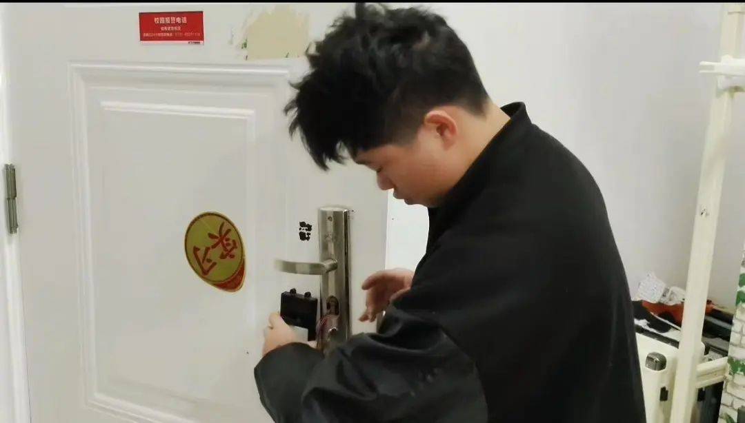 这室友靠谱！长沙一学生花80元为宿舍自制指纹锁：从小喜欢捣鼓<strong></p>
<p>如何更新软件</strong>，做出来感觉特别爽