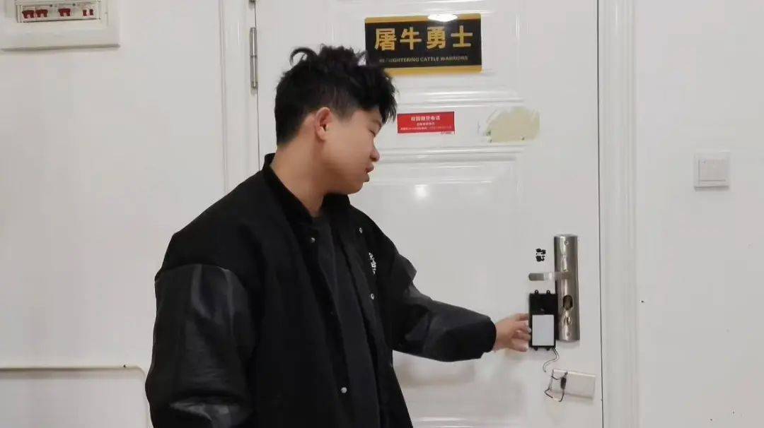 这室友靠谱！长沙一学生花80元为宿舍自制指纹锁：从小喜欢捣鼓<strong></p>
<p>如何更新软件</strong>，做出来感觉特别爽