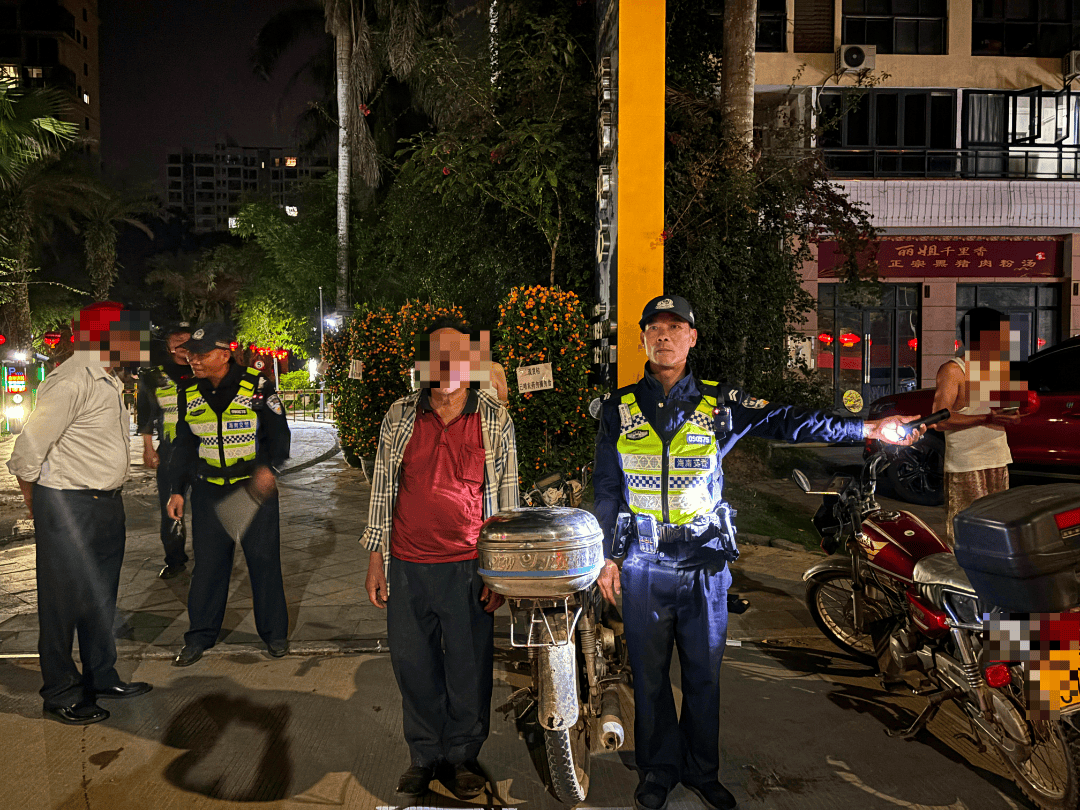 同桌的两人<strong></p>
<p>如何更新软件</strong>，双双被查