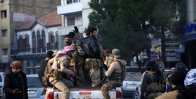 全反了！阿萨德旧部卷土重来<strong></p>
<p>如何更新软件</strong>，多路叛军集结，朱拉尼困斗大马士革