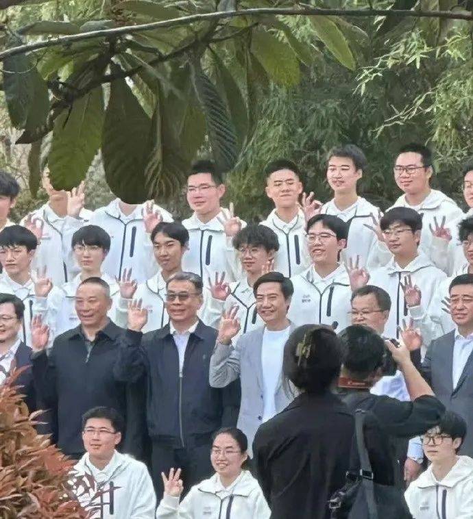 雷军回应如何保持好身材:英语不好已经让母校“蒙羞”<strong></p>
<p>如何玩转为币</strong>,不能再形象欠佳