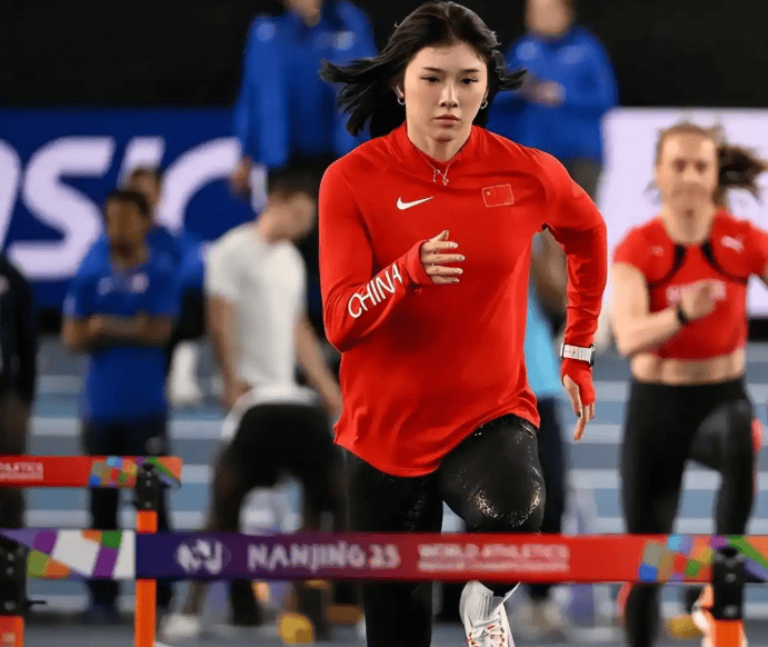 吴艳妮亮相南京世锦赛，新造型酷似阿丽塔战斗天使！视频曝光