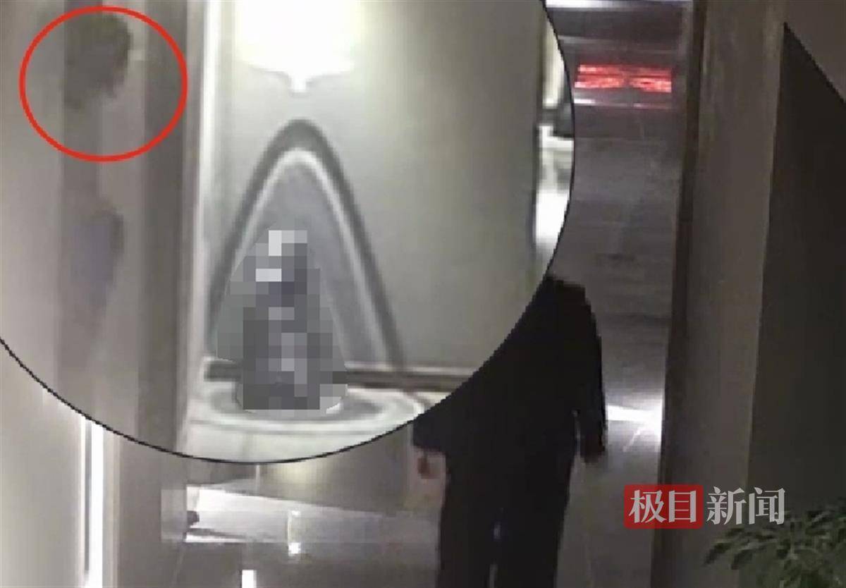 武汉一女子在艺术餐厅请客<strong></p>
<p>货币超发如何保值</strong>，飞天茅台竟被服务员暗中调包！两人被警方采取刑事强制措施