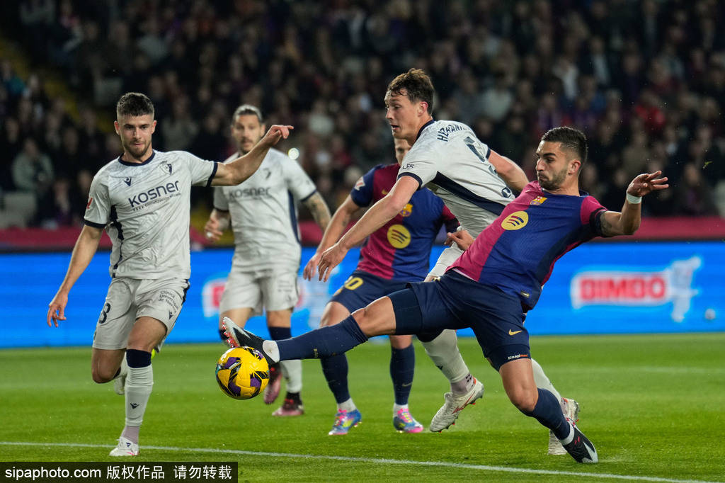 西甲-奥尔莫破门+伤退莱万替补建功 巴萨3-0奥萨苏纳3分领跑