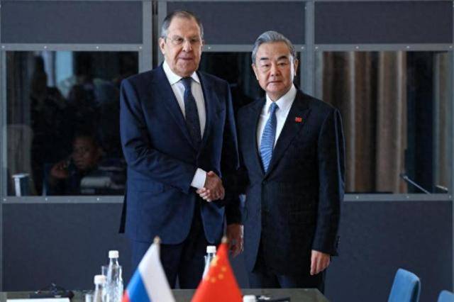 普京要打百年战争<strong></p>
<p>如何上币</strong>，特朗普发飙，中国专机落地，这个局中俄能破