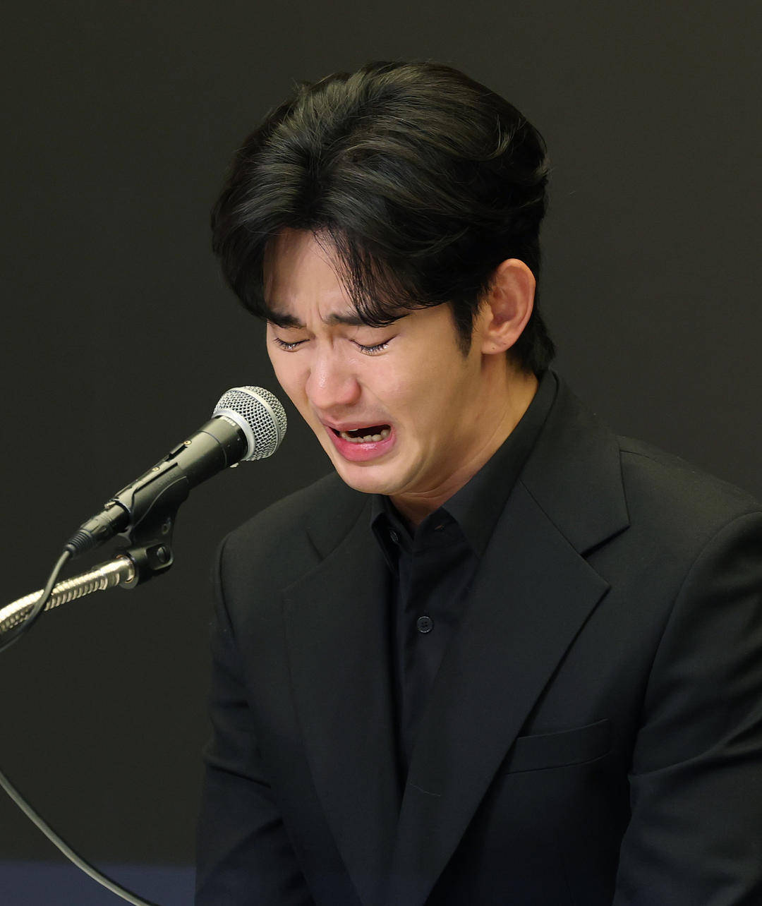 金秀贤为何在记者会上多次喝水<strong></p>
<p>如何上币</strong>,网友请DeepSeek解读