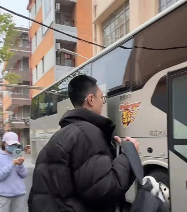 杜锋带13人出征上海!4外援+23兄弟<strong></p>
<p>如何买币</strong>,贝贝获重用