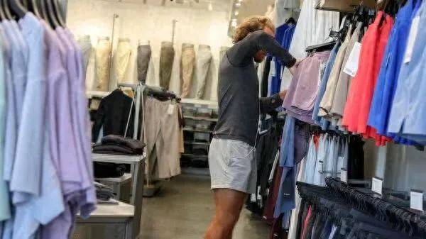 哄堂大笑！对等关税生效<strong></p>
<p>如何充币</strong>，第一个倒下的国家竟是美国自己？