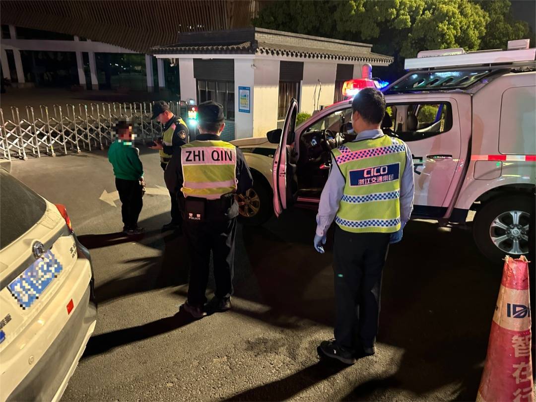 12岁男孩凌晨偷开父母车上高速<strong></p>
<p>如何充币</strong>，因车技太差被发现了……