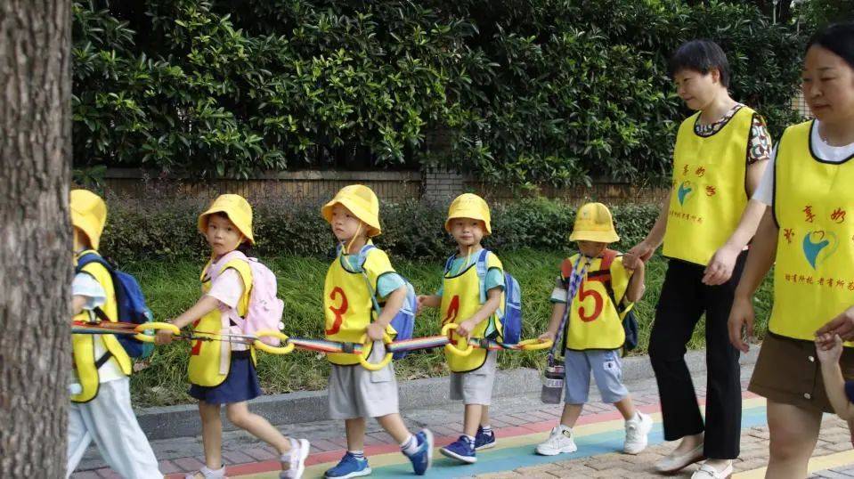 “共享奶奶”走红 网友：建议全国推广