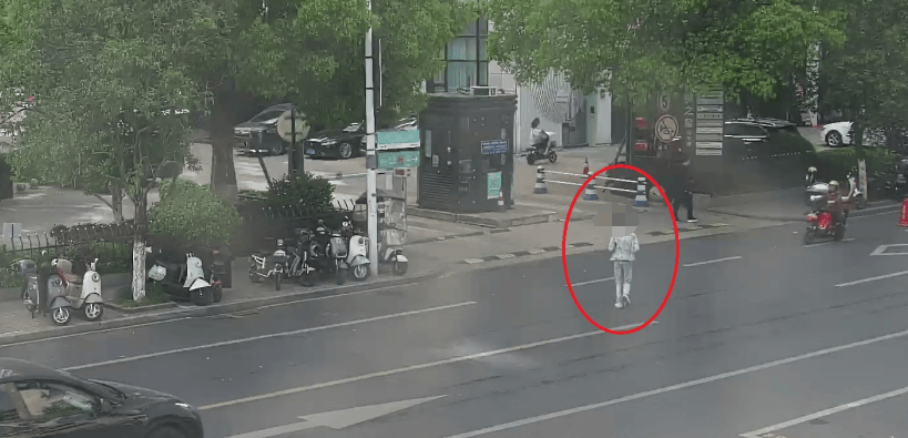 杭州大爷理发金项链不翼而飞<strong></p>
<p>债券如何进行交易</strong>，金属探测器都用上了，谁偷的？