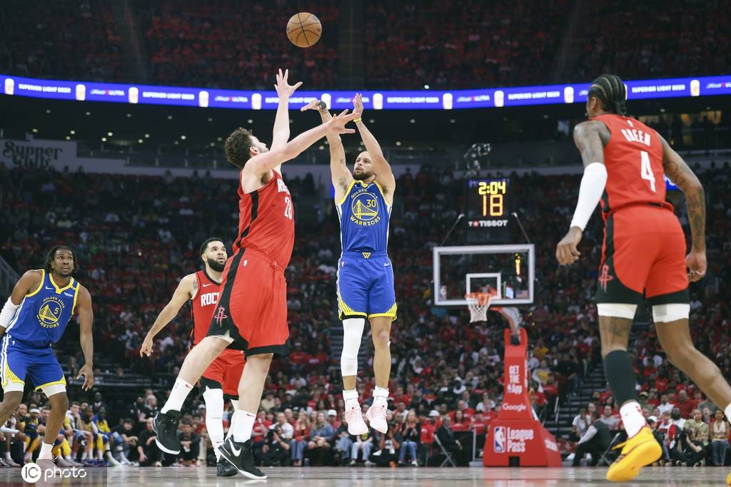 巴特勒25+7+6库里31分 勇士击败火箭系列赛1-0