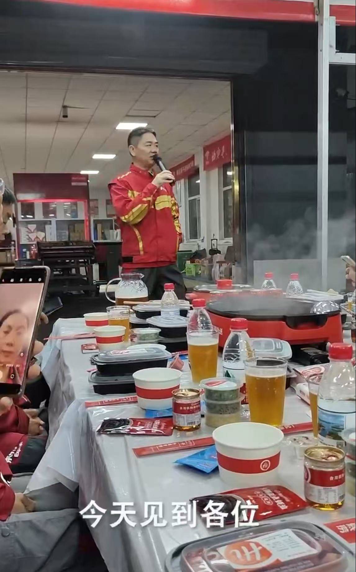 刘强东冲到一线：白天送外卖<strong></p>
<p>如何查看软件源代码</strong>，晚上请骑手吃海底捞