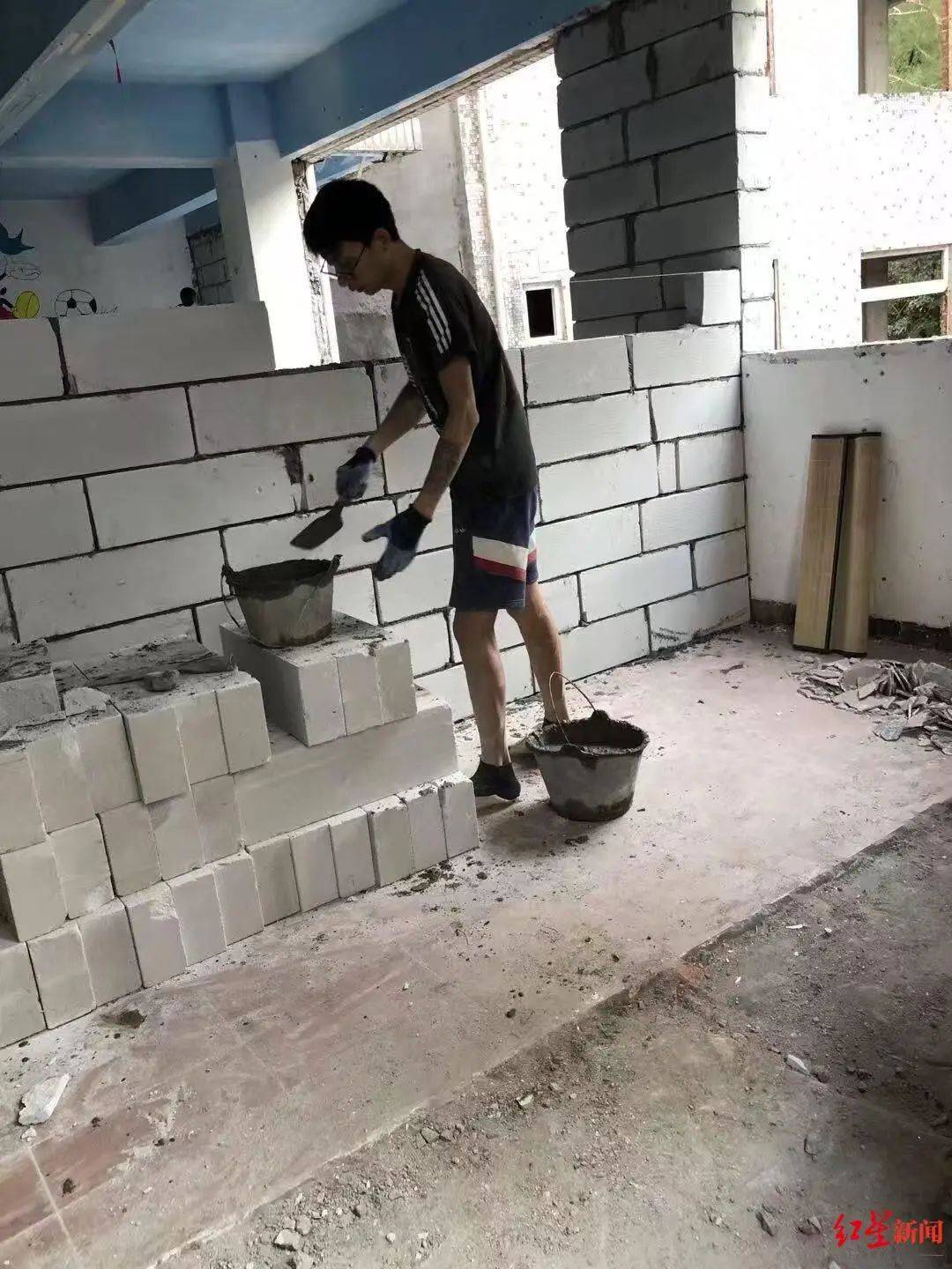 小伙搬砖9年攒200万<strong></p>
<p>如何查看软件源代码</strong>，修别墅买车：宁愿不要这些钱，若时间倒流想好好读书