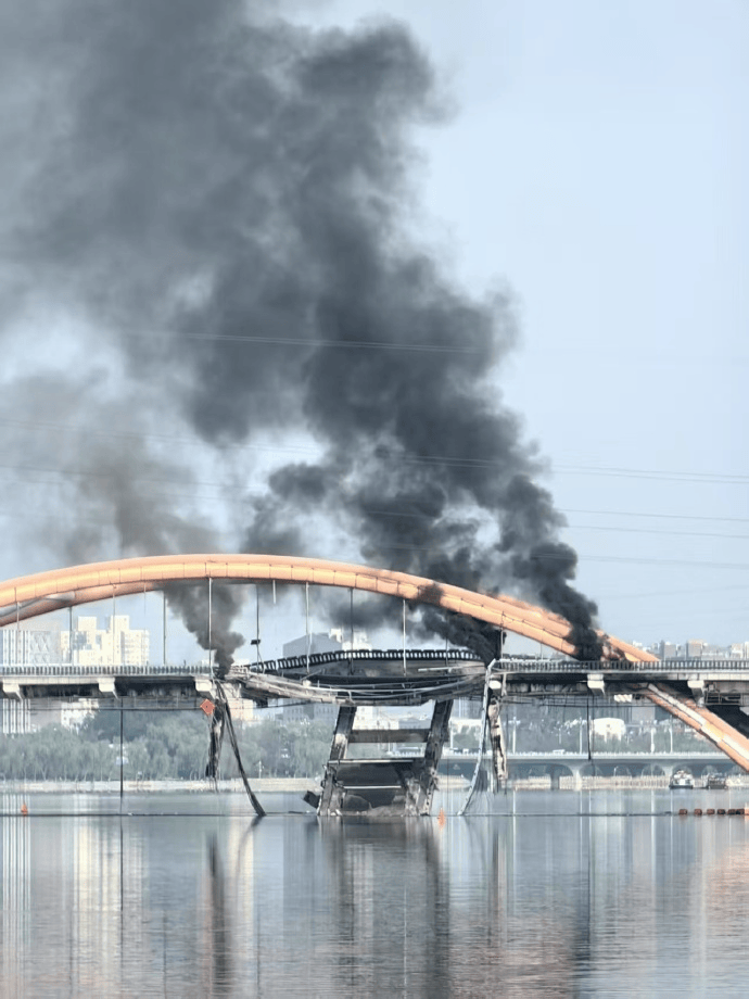 北京顺义潮白河大桥发生火情并部分坍塌<strong></p>
<p>如何成为炒币高手</strong>，官方回应