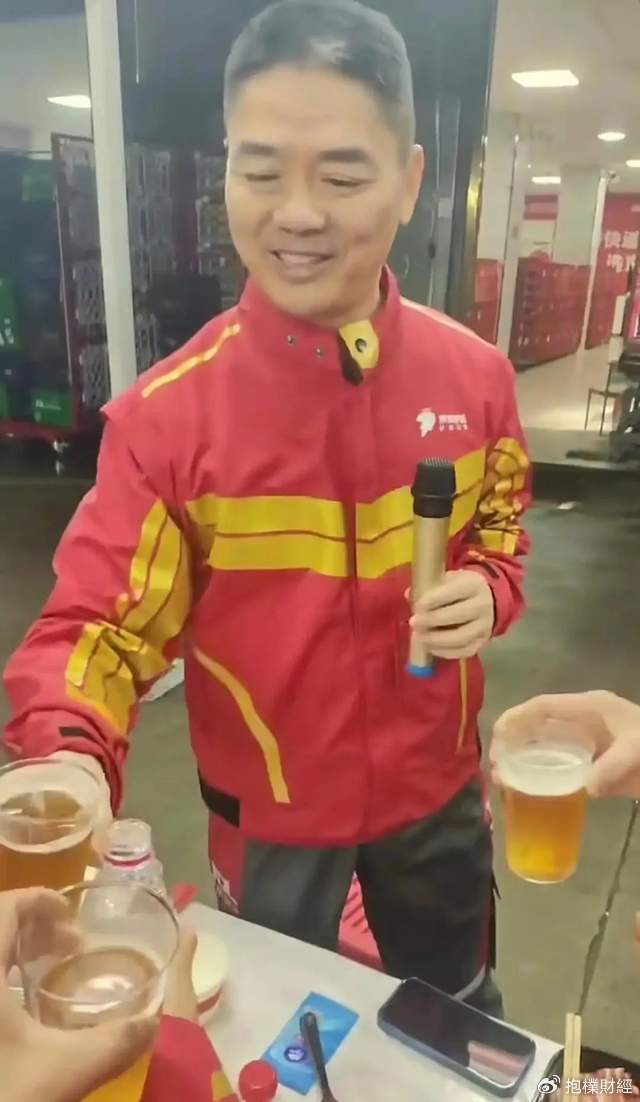 刘强东吃了一顿“价值上亿”的火锅之后<strong></p>
<p>如何成为炒币高手</strong>,京东外卖崩了