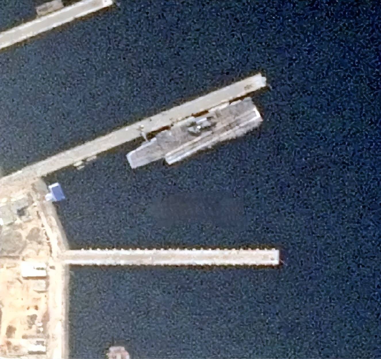 印度航母行踪曝光！180度掉头返航<strong></p>
<p>广州</strong>，这是在躲巴基斯坦的导弹吗？