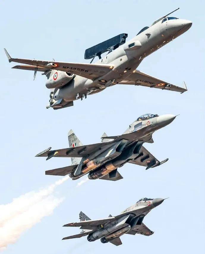 印度航母行踪曝光！180度掉头返航<strong></p>
<p>广州</strong>，这是在躲巴基斯坦的导弹吗？